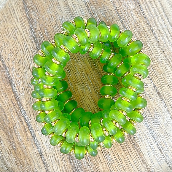 Birch House Jewelry Apple Green Glass Disc beads and gold accent beaded bracelet - Picture 3 of 4